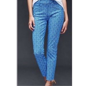 GAP LIKE NEW blue mosaic ankle cut pants size 6T. Stretc material. Excellent
